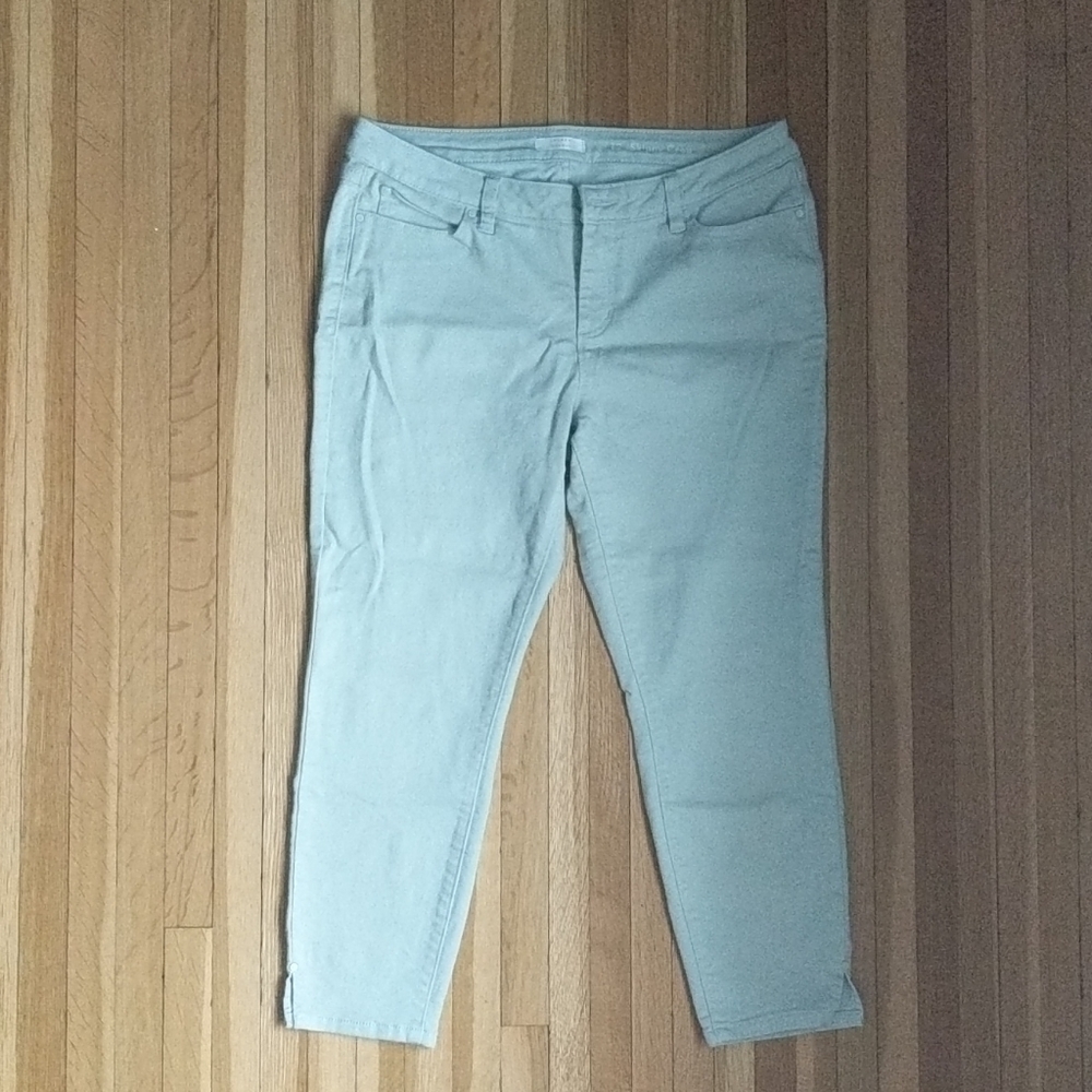 Light mint soft cropped pants